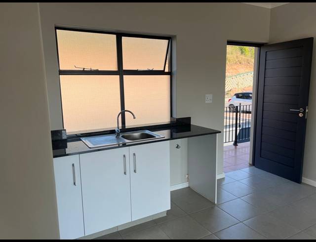 1 BEDROOM APARTMENT TO LET IN WATERFALL